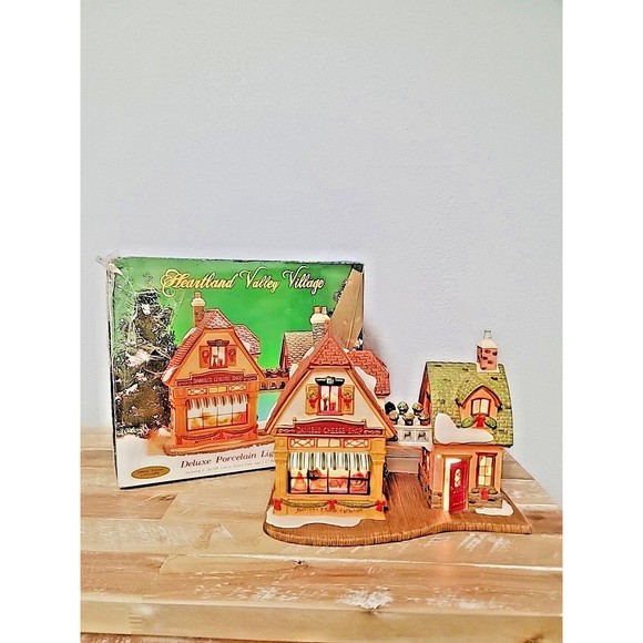 Heartland Valley Village Porcelain Lighted House Daniel's Cheese Shop in Box - Picture 1 of 16